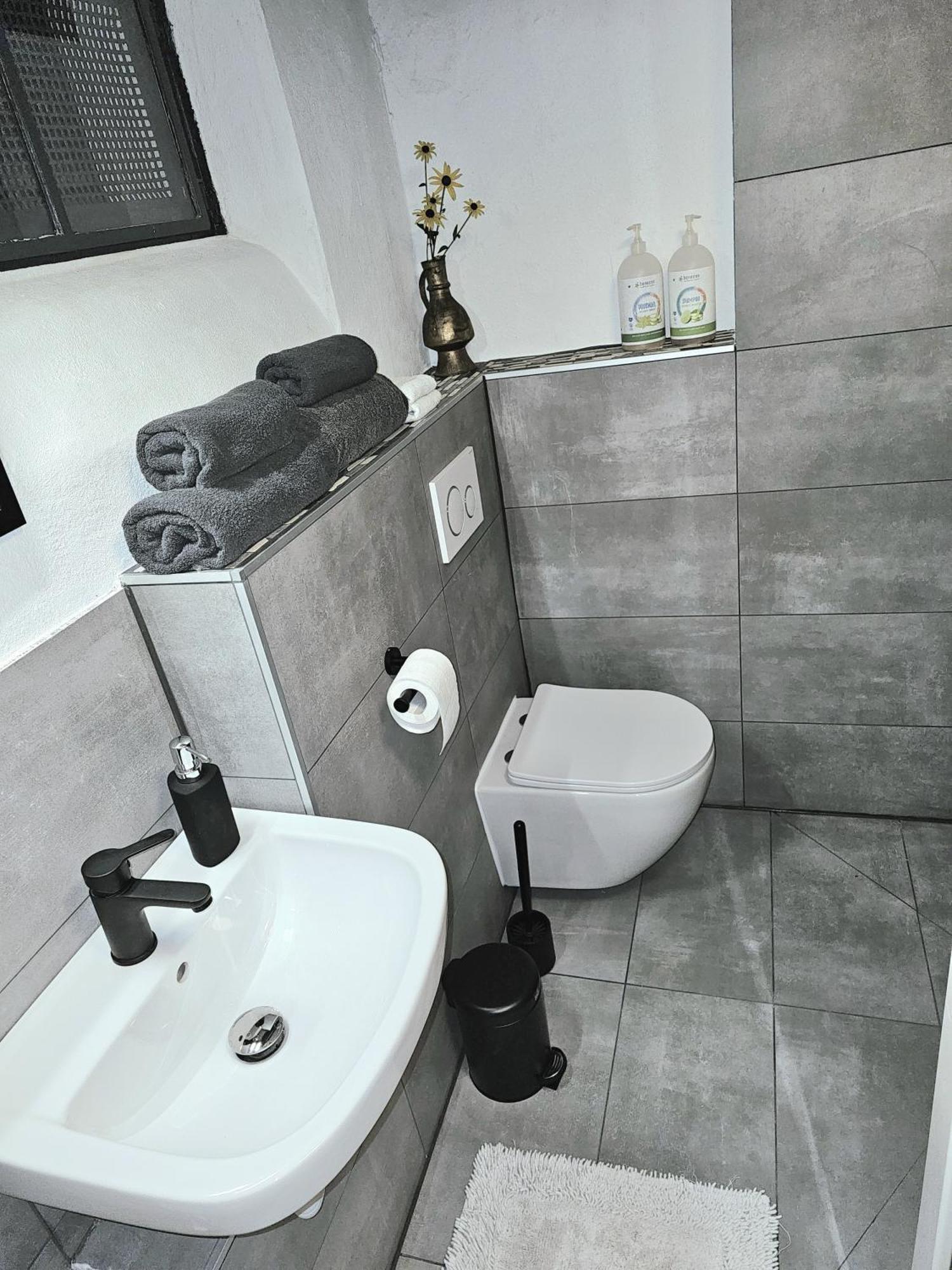 Zimmer Mit Charme Mond Nuremberg Exterior photo